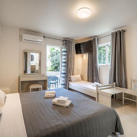 Manos Beachside Apartments Agia Marina Zewnętrze zdjęcie