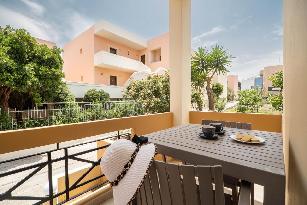 Manos Beachside Apartments Agia Marina Zewnętrze zdjęcie