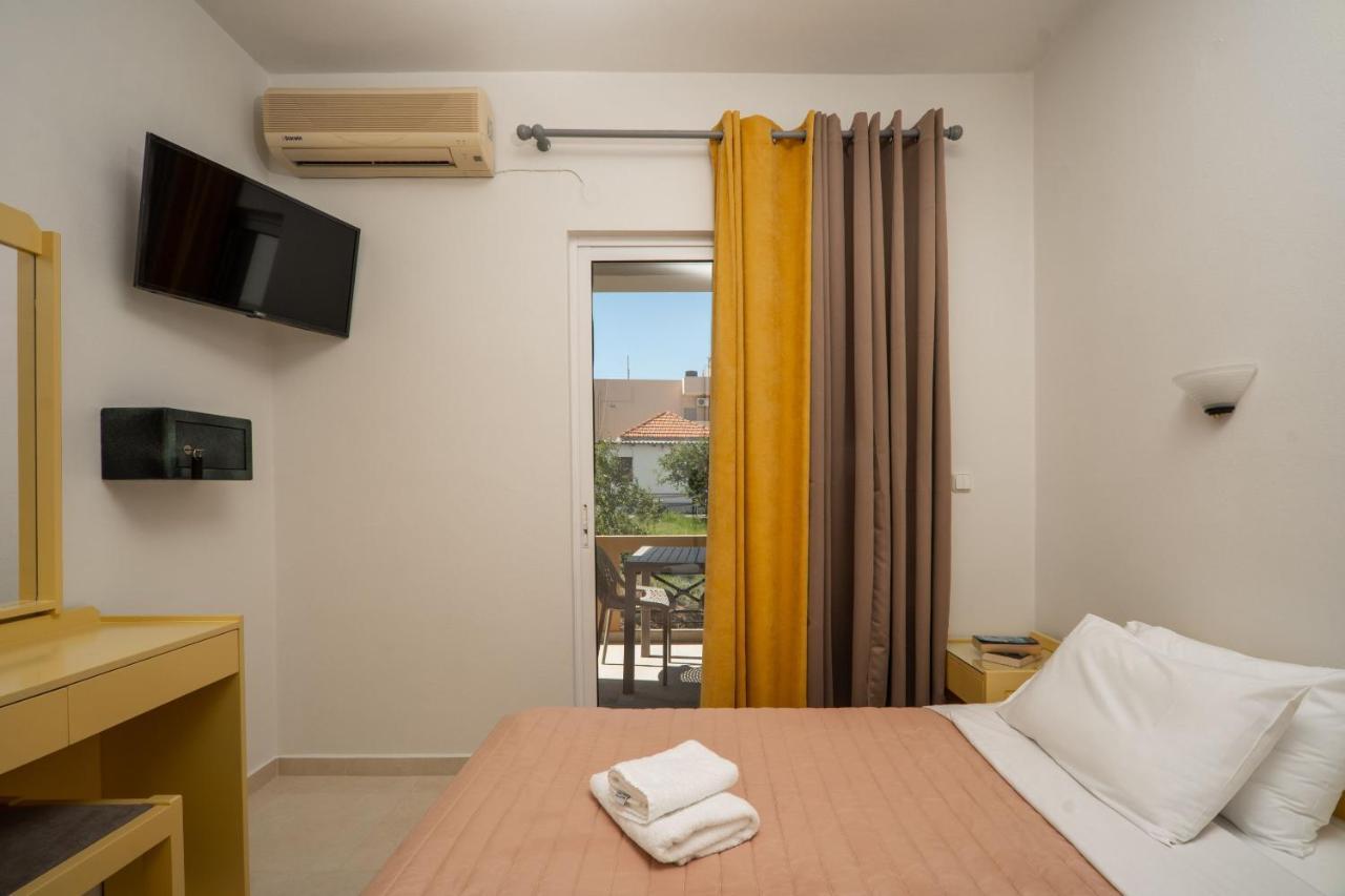 Manos Beachside Apartments Agia Marina Zewnętrze zdjęcie