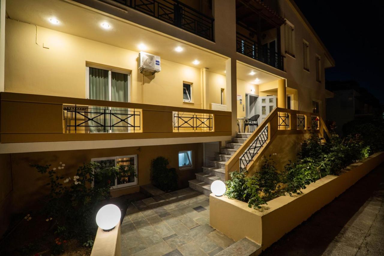 Manos Beachside Apartments Agia Marina Zewnętrze zdjęcie