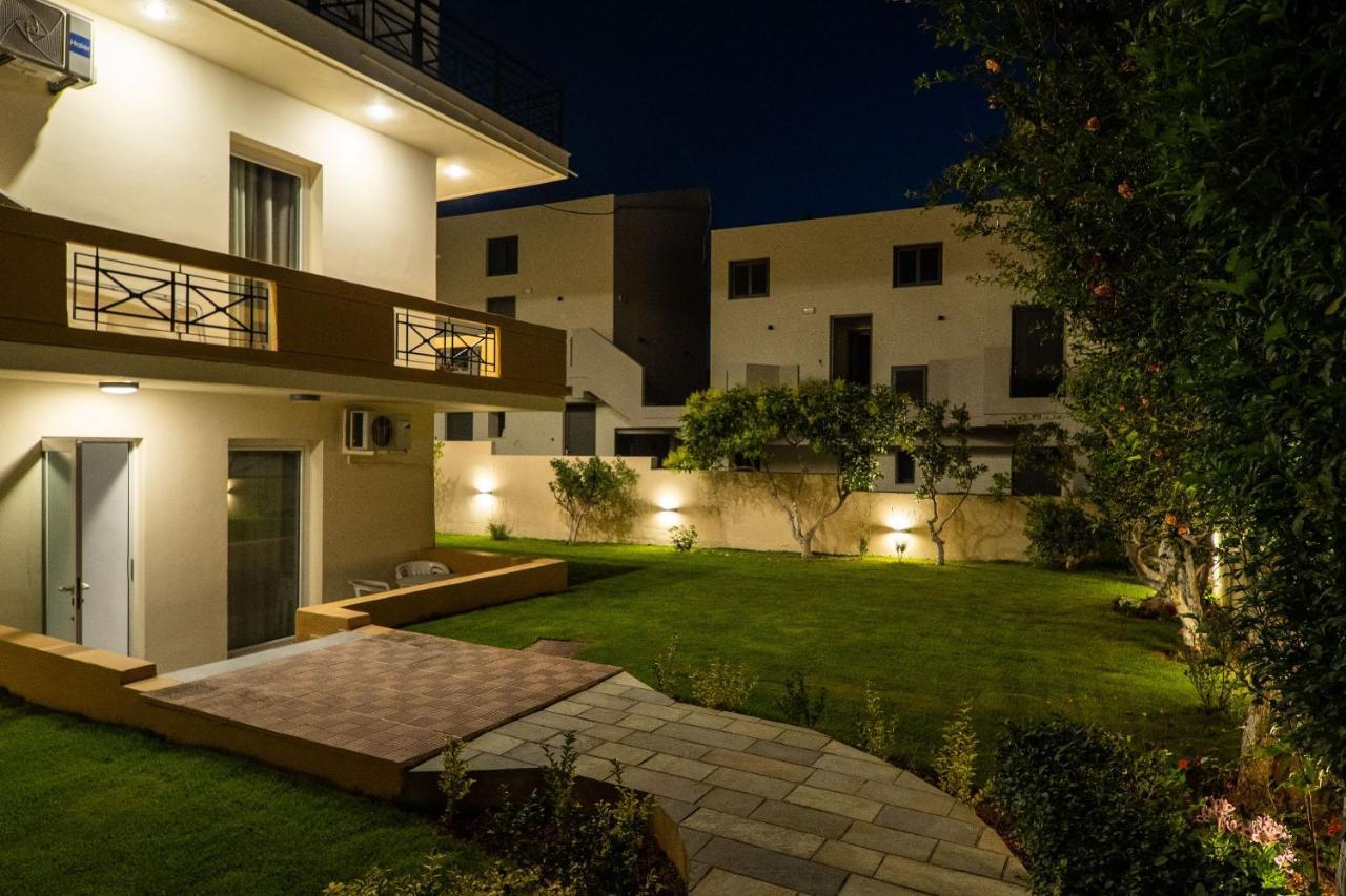 Manos Beachside Apartments Agia Marina Zewnętrze zdjęcie