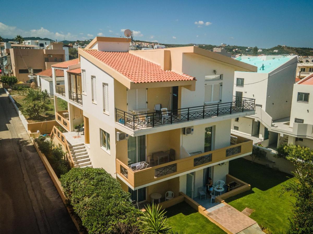 Manos Beachside Apartments Agia Marina Zewnętrze zdjęcie