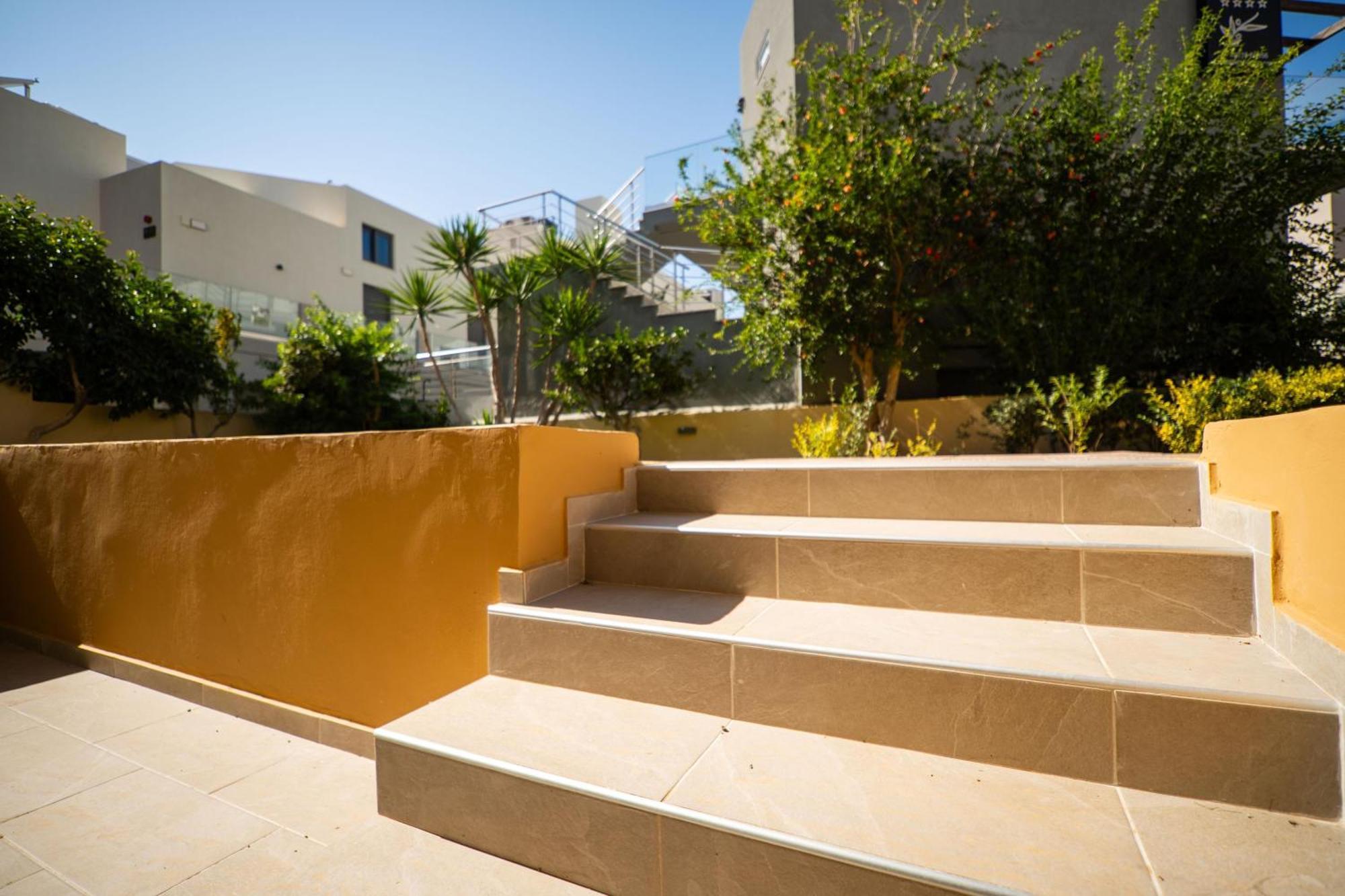 Manos Beachside Apartments Agia Marina Zewnętrze zdjęcie