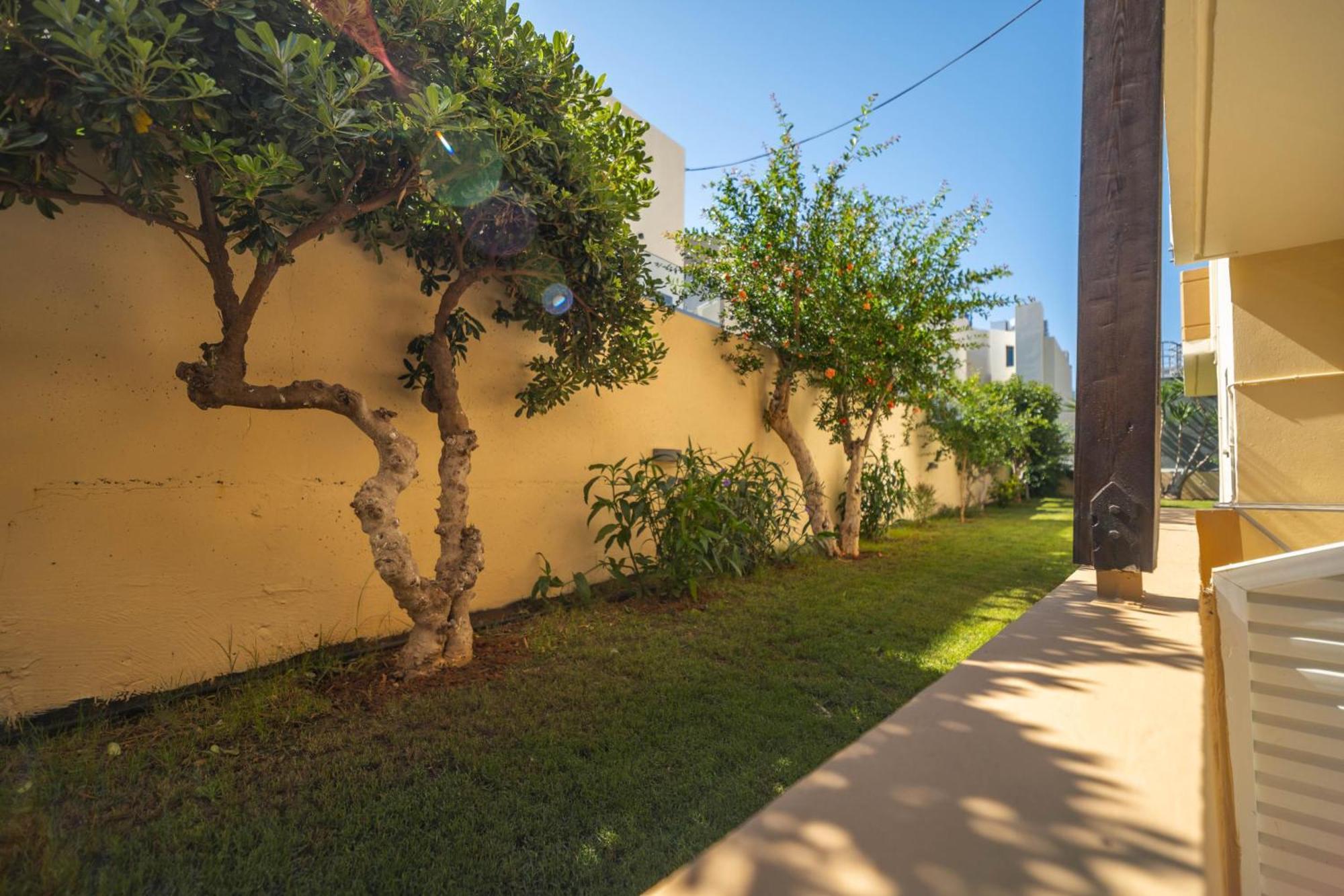 Manos Beachside Apartments Agia Marina Zewnętrze zdjęcie