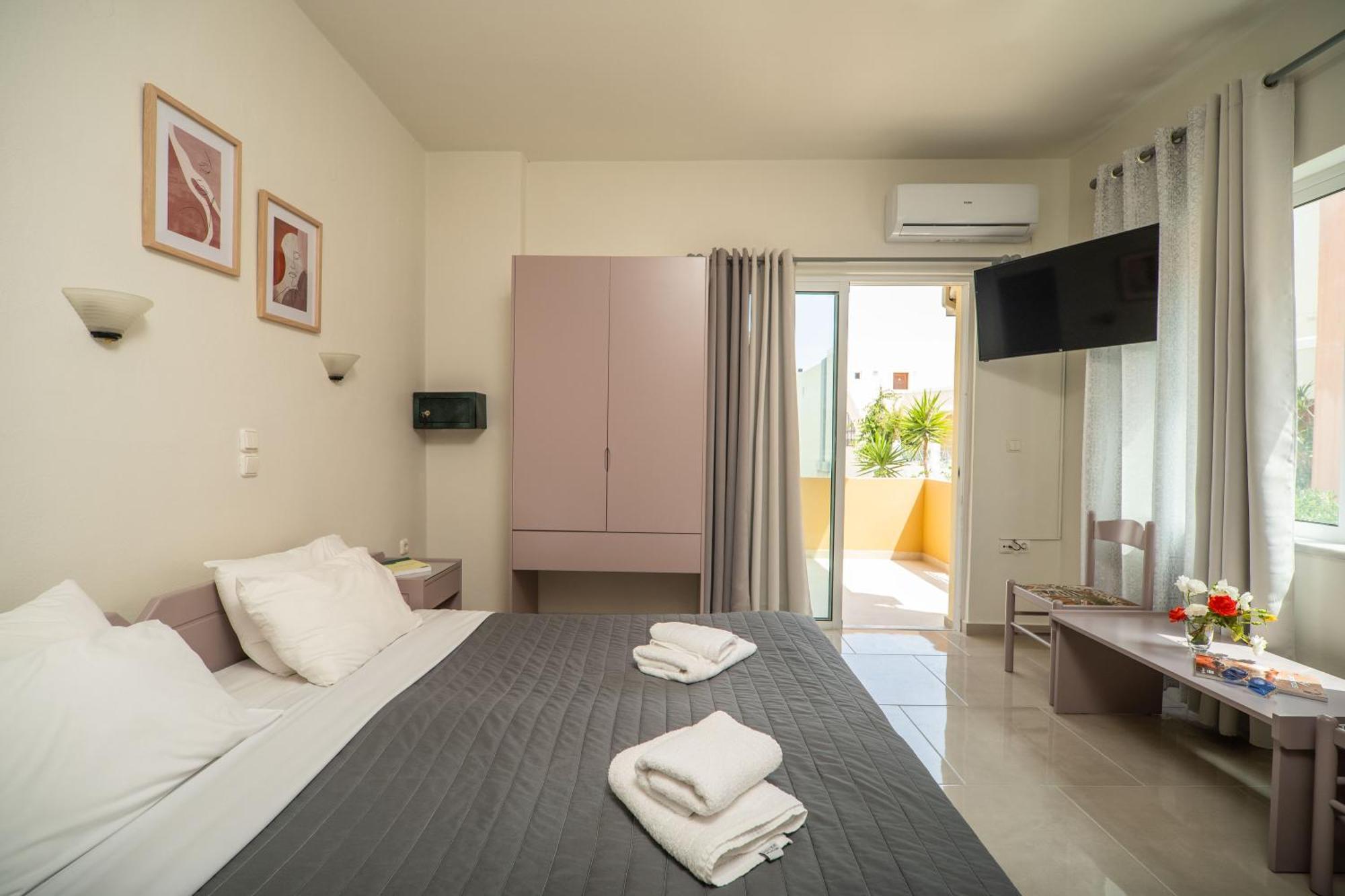 Manos Beachside Apartments Agia Marina Pokój zdjęcie