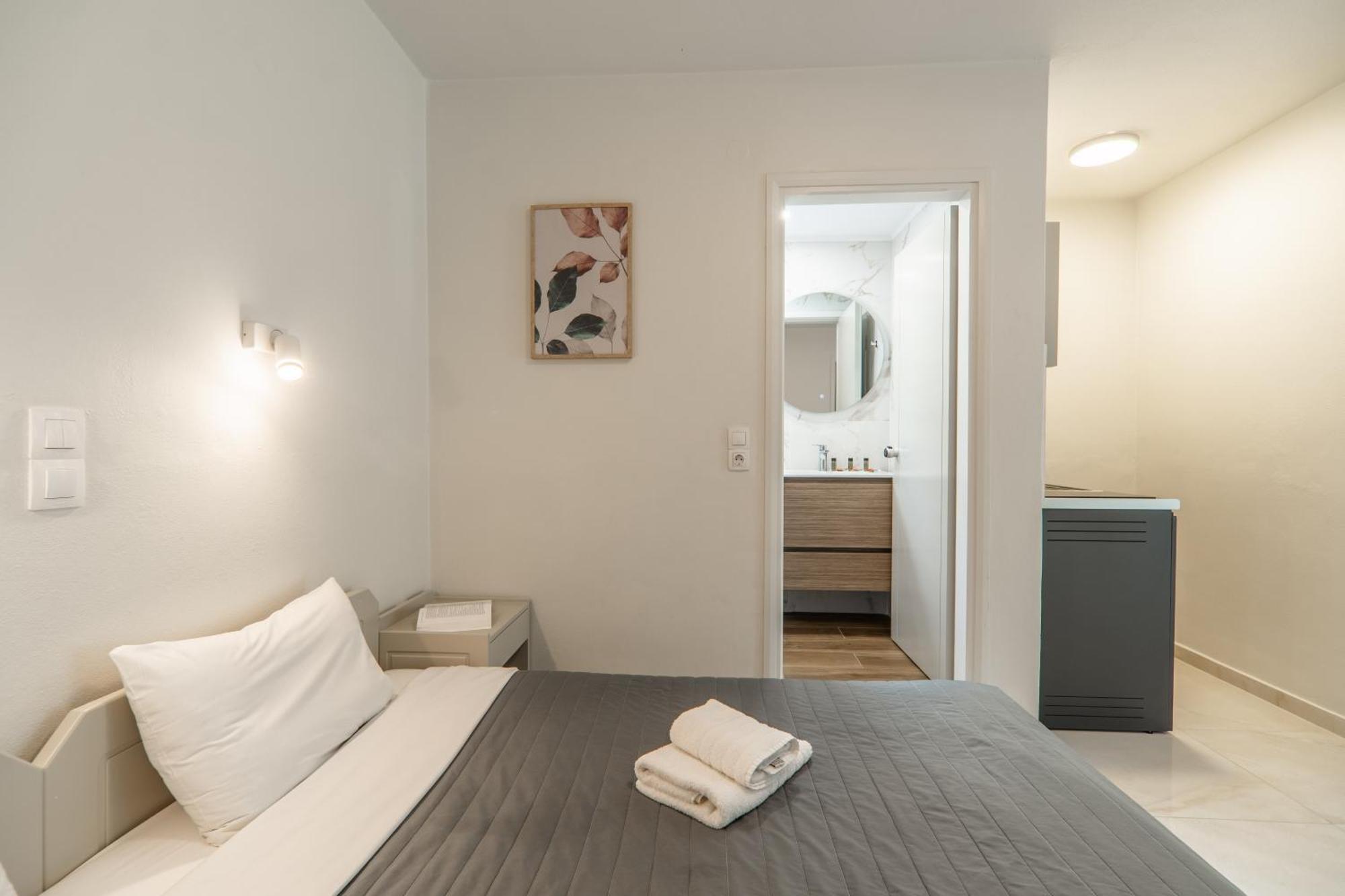 Manos Beachside Apartments Agia Marina Pokój zdjęcie
