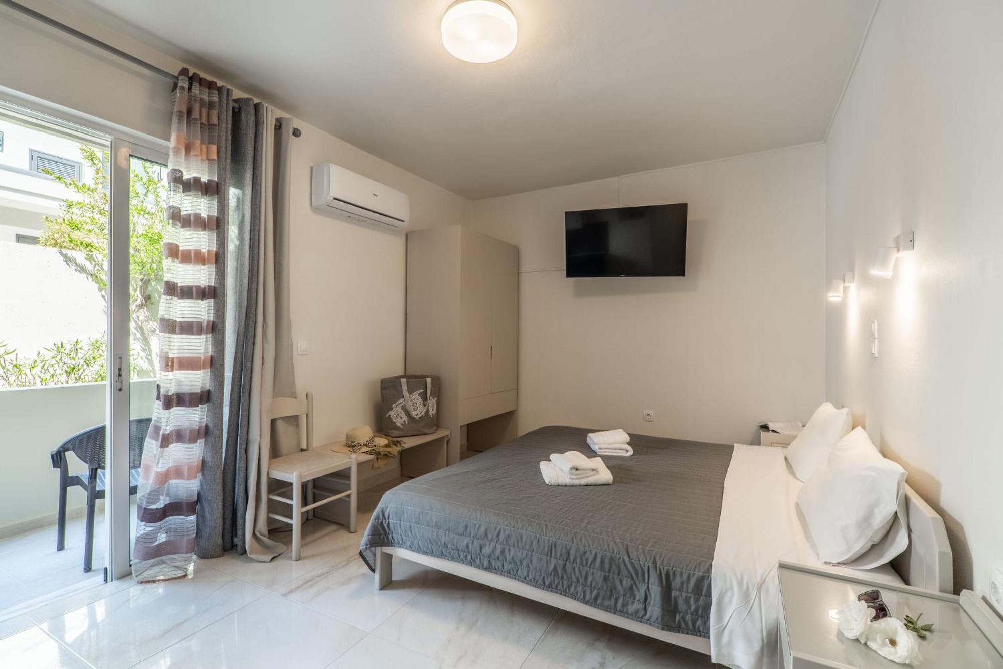 Manos Beachside Apartments Agia Marina Zewnętrze zdjęcie