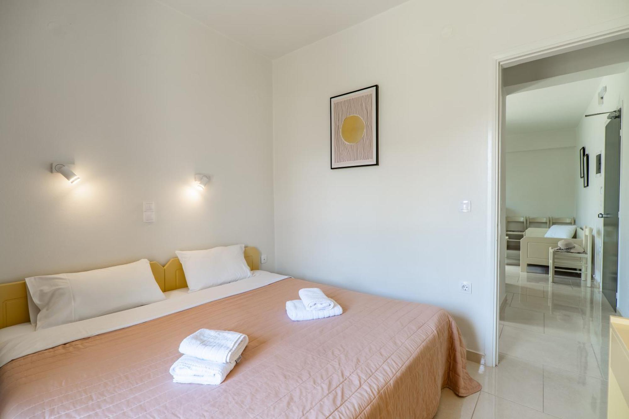 Manos Beachside Apartments Agia Marina Pokój zdjęcie