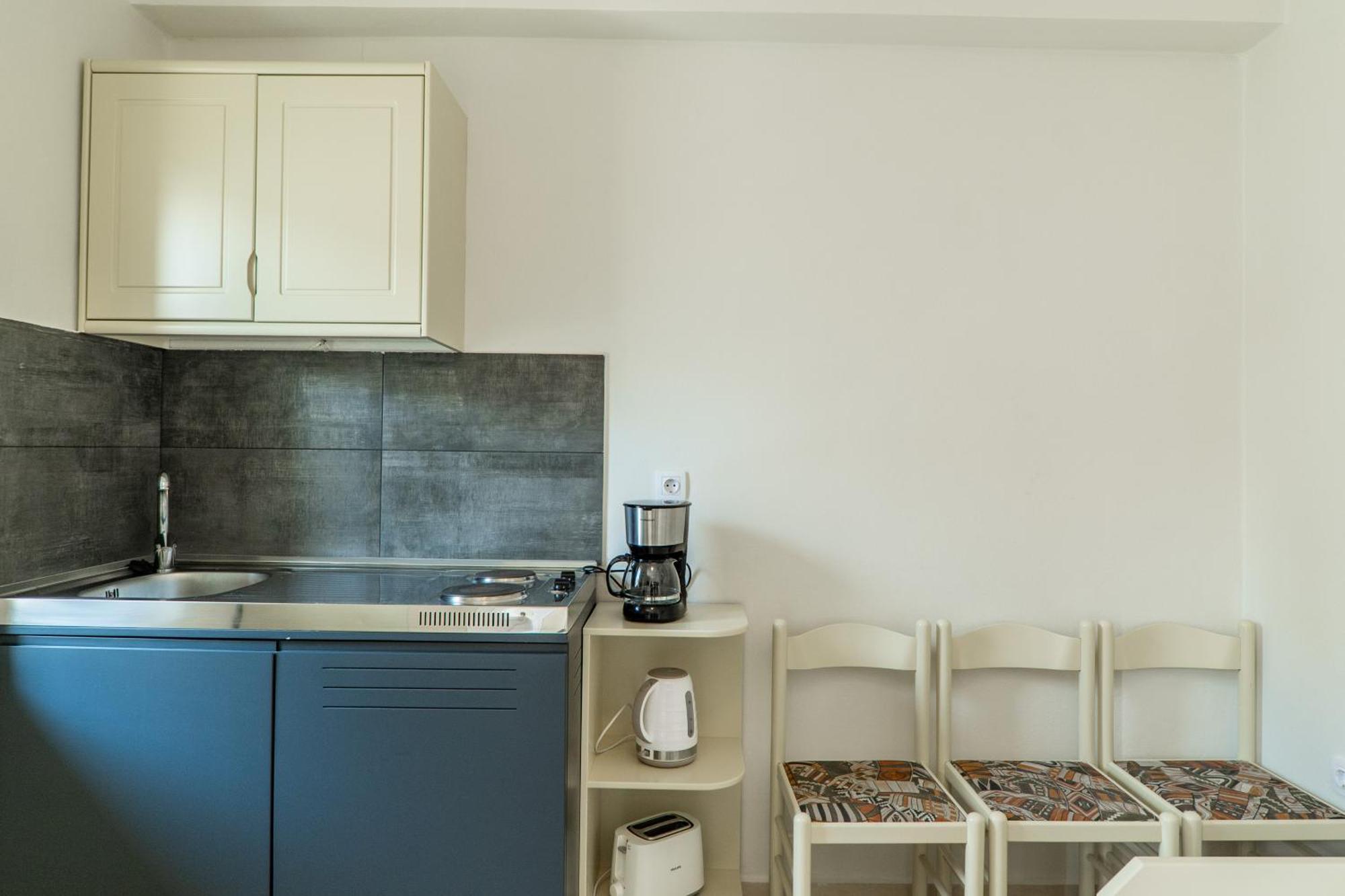 Manos Beachside Apartments Agia Marina Pokój zdjęcie
