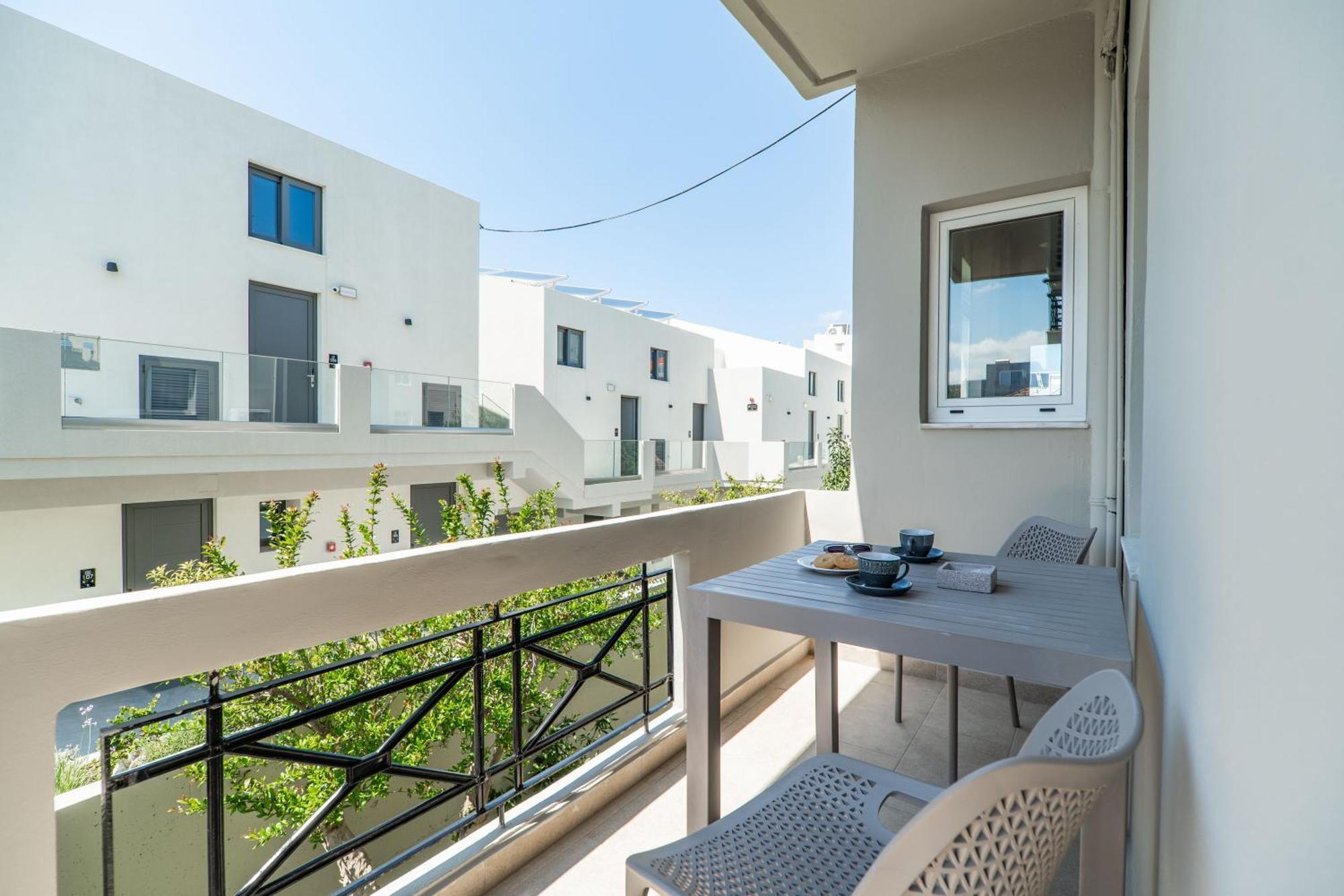 Manos Beachside Apartments Agia Marina Pokój zdjęcie