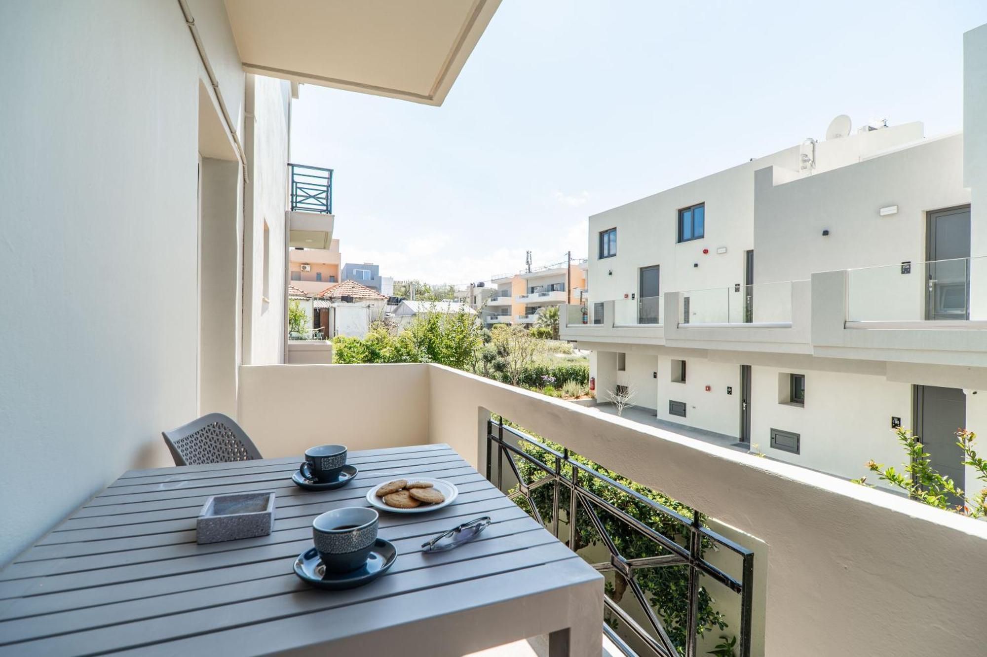 Manos Beachside Apartments Agia Marina Zewnętrze zdjęcie