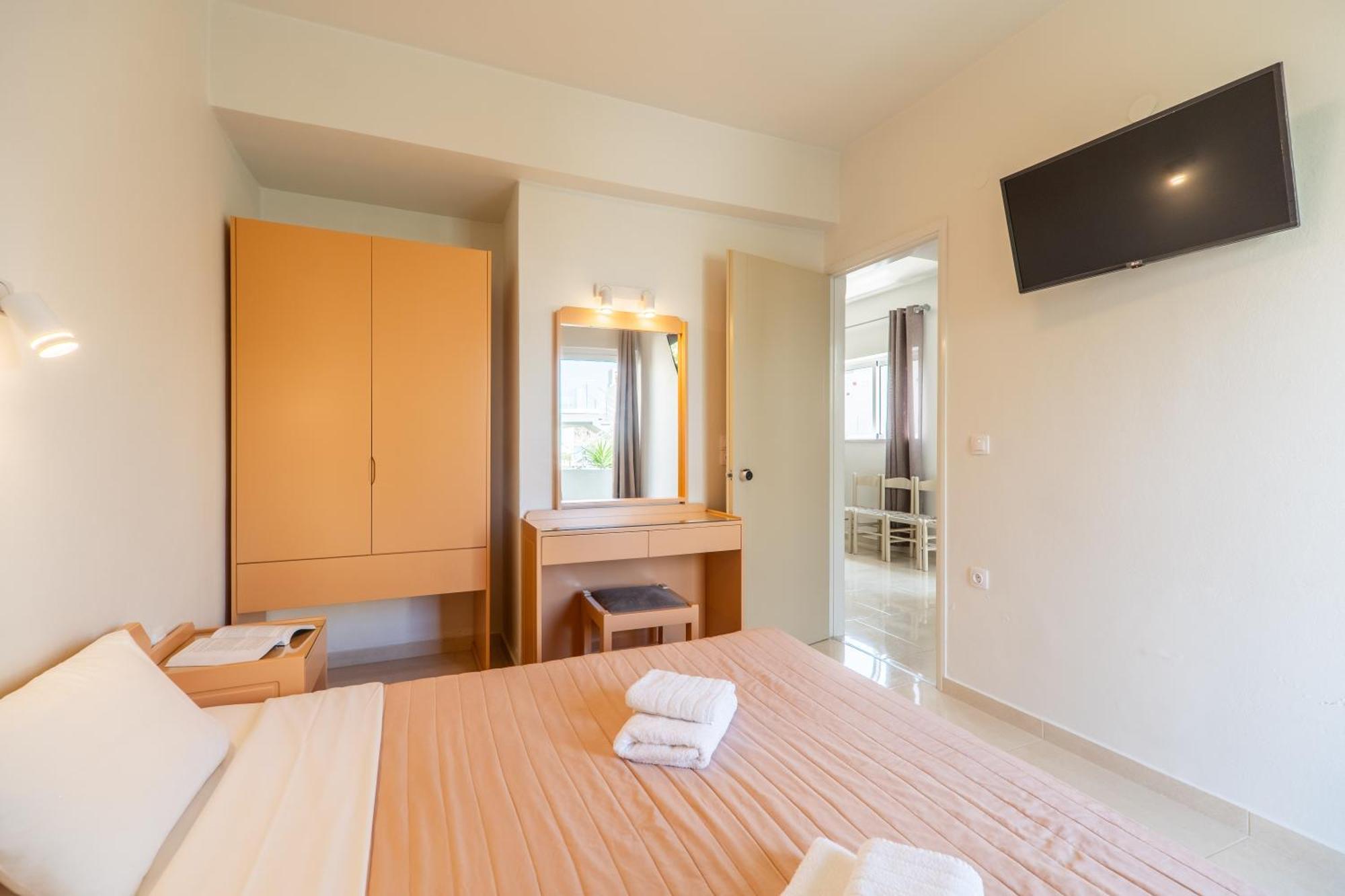 Manos Beachside Apartments Agia Marina Zewnętrze zdjęcie