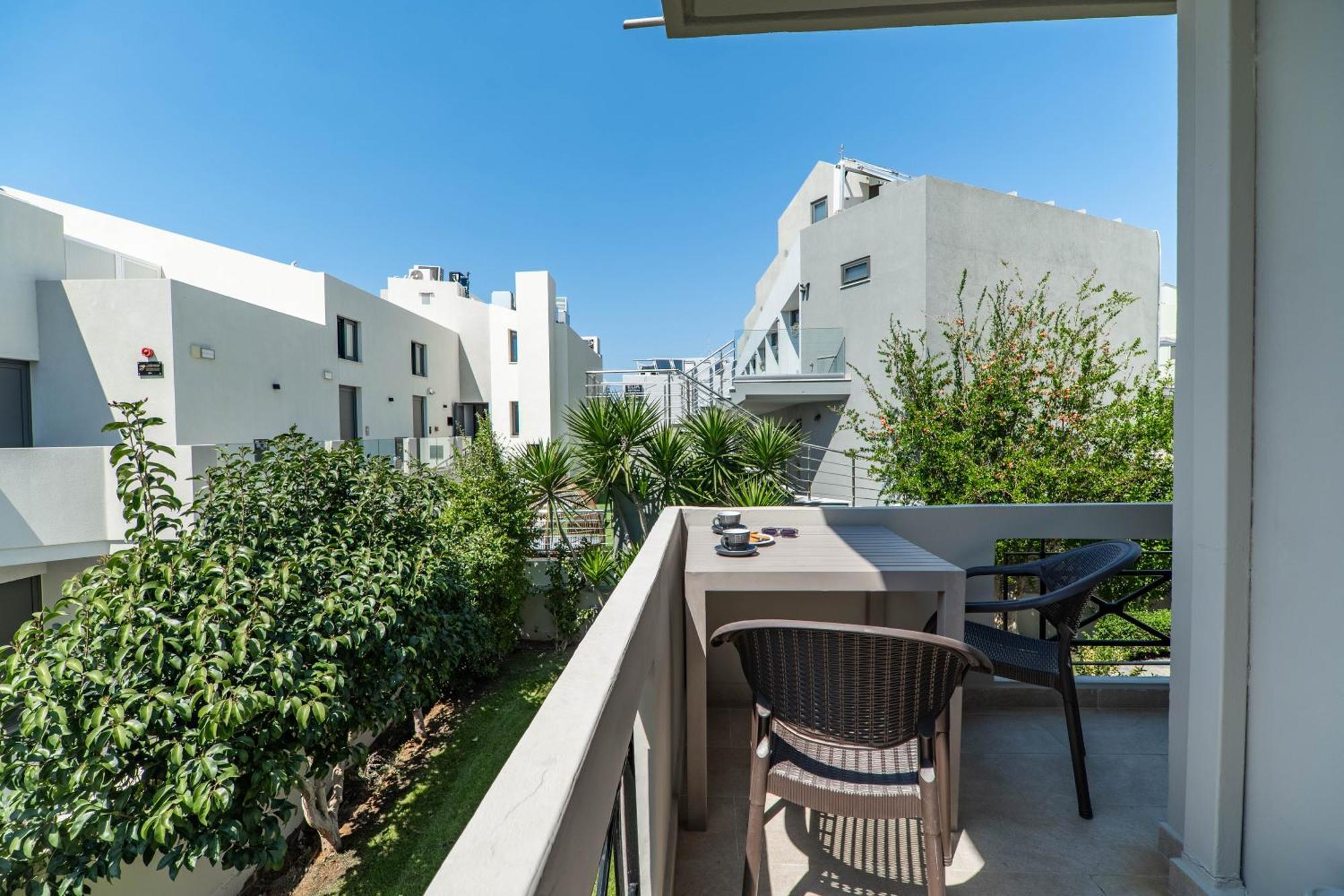 Manos Beachside Apartments Agia Marina Zewnętrze zdjęcie
