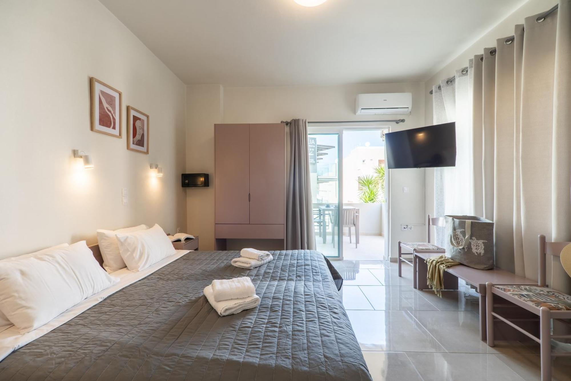 Manos Beachside Apartments Agia Marina Pokój zdjęcie