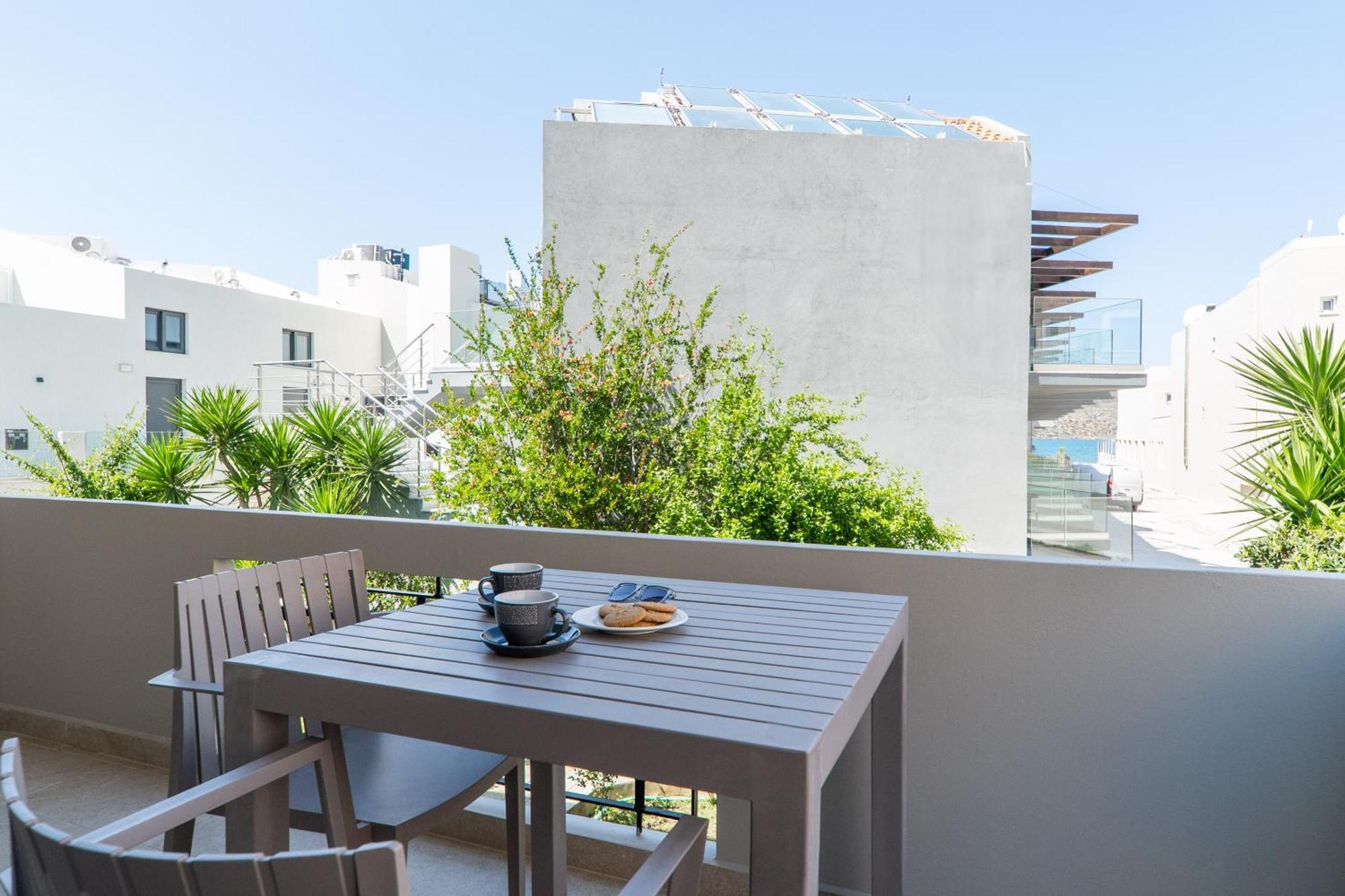 Manos Beachside Apartments Agia Marina Pokój zdjęcie