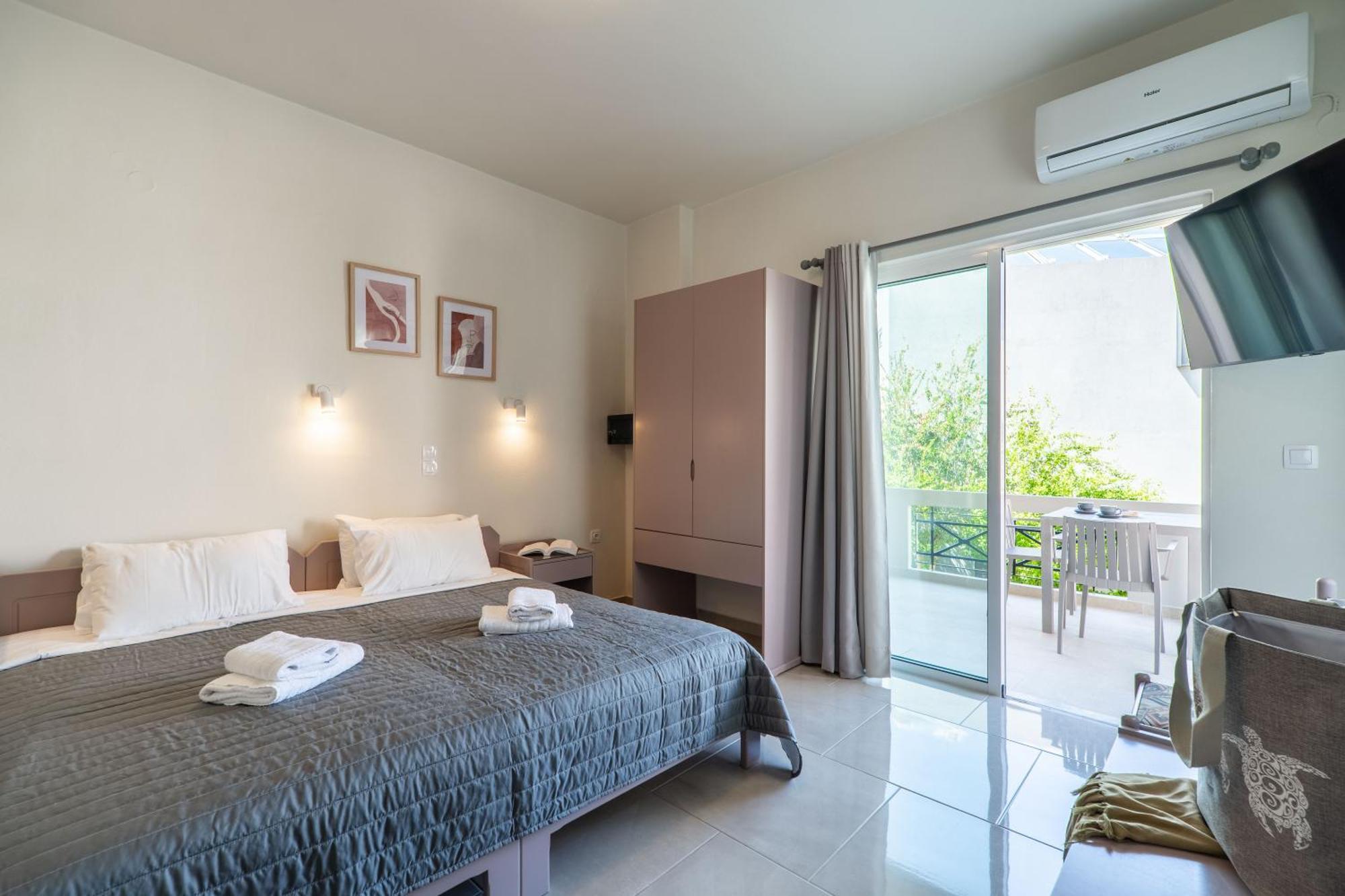 Manos Beachside Apartments Agia Marina Pokój zdjęcie