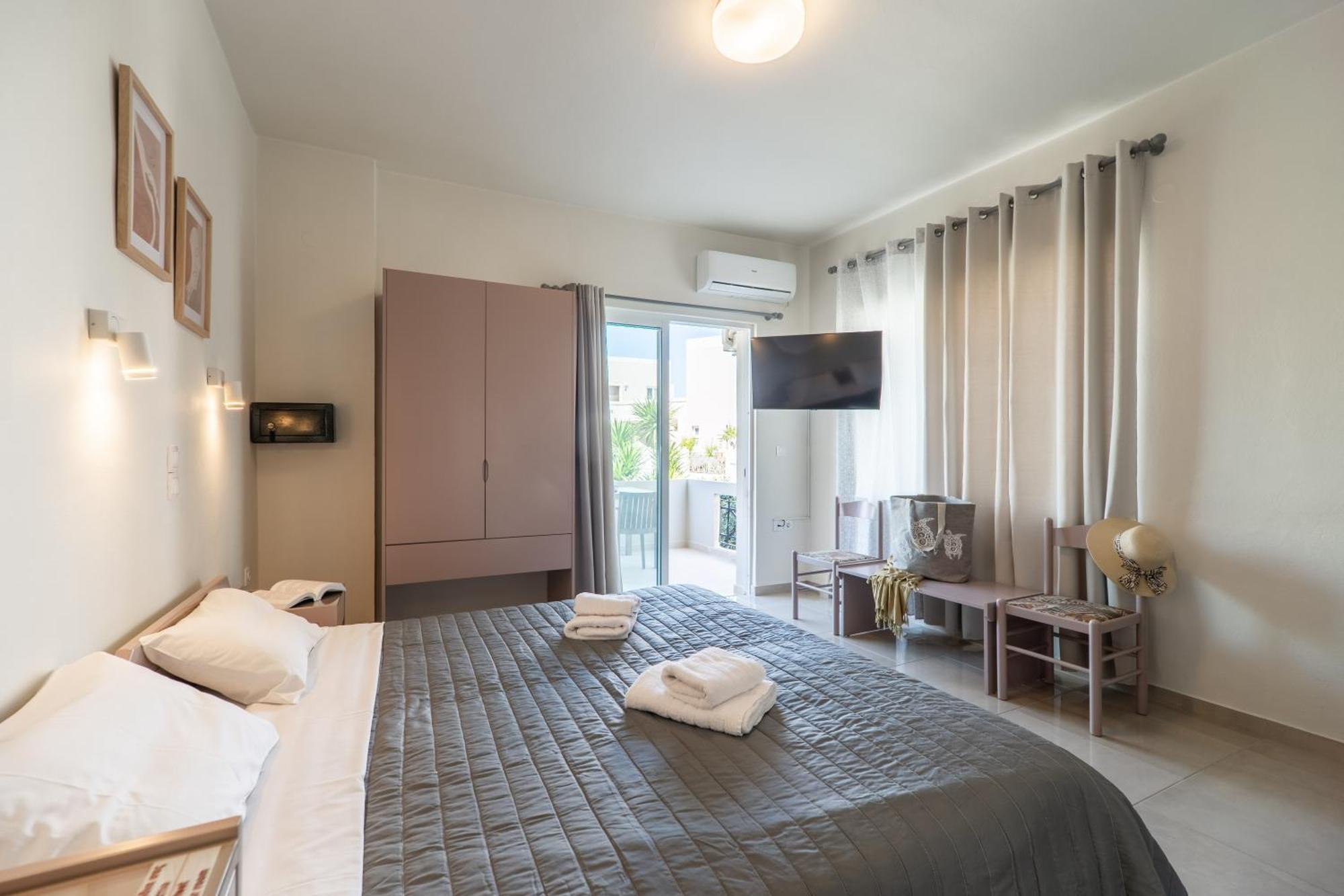 Manos Beachside Apartments Agia Marina Pokój zdjęcie
