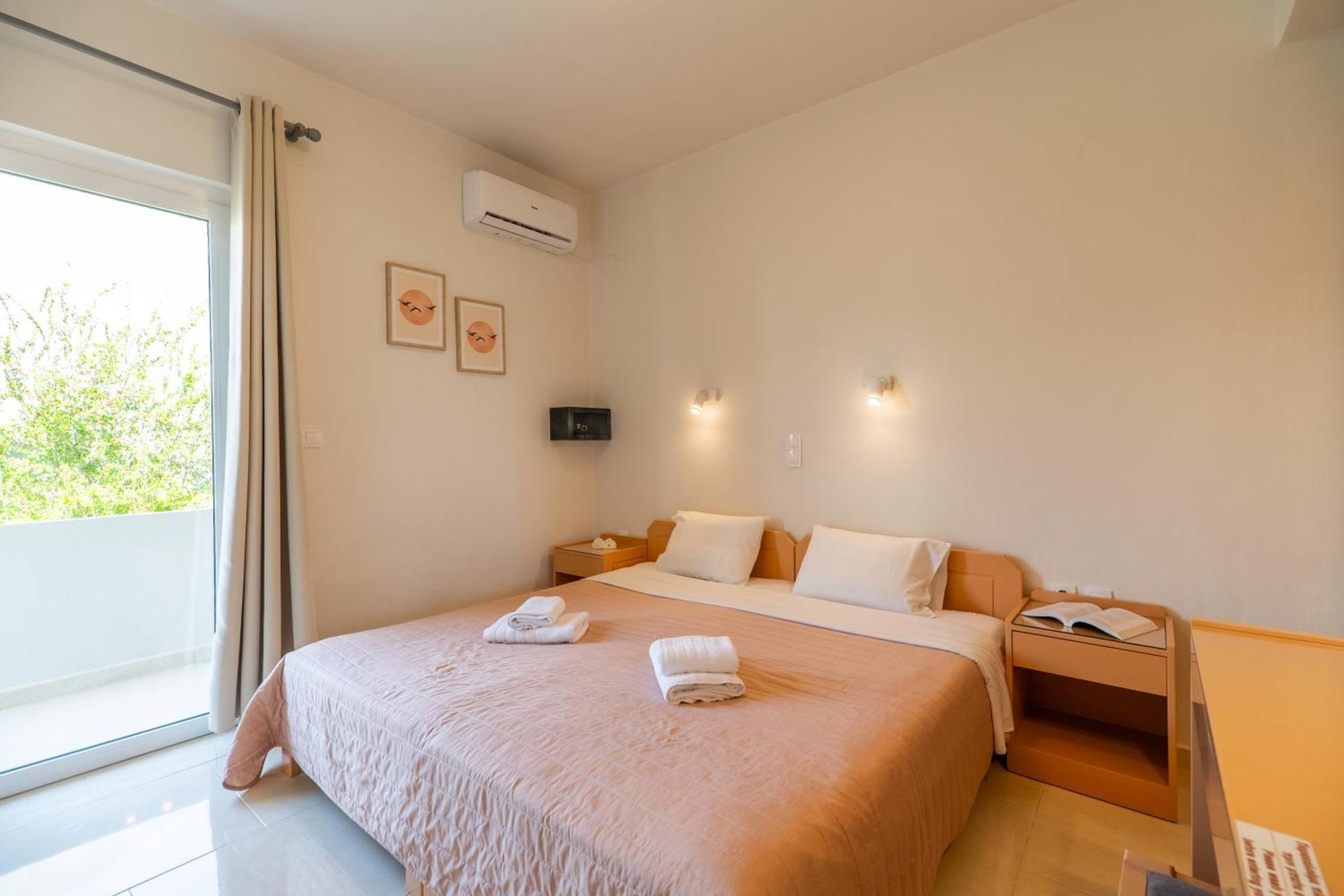 Manos Beachside Apartments Agia Marina Pokój zdjęcie