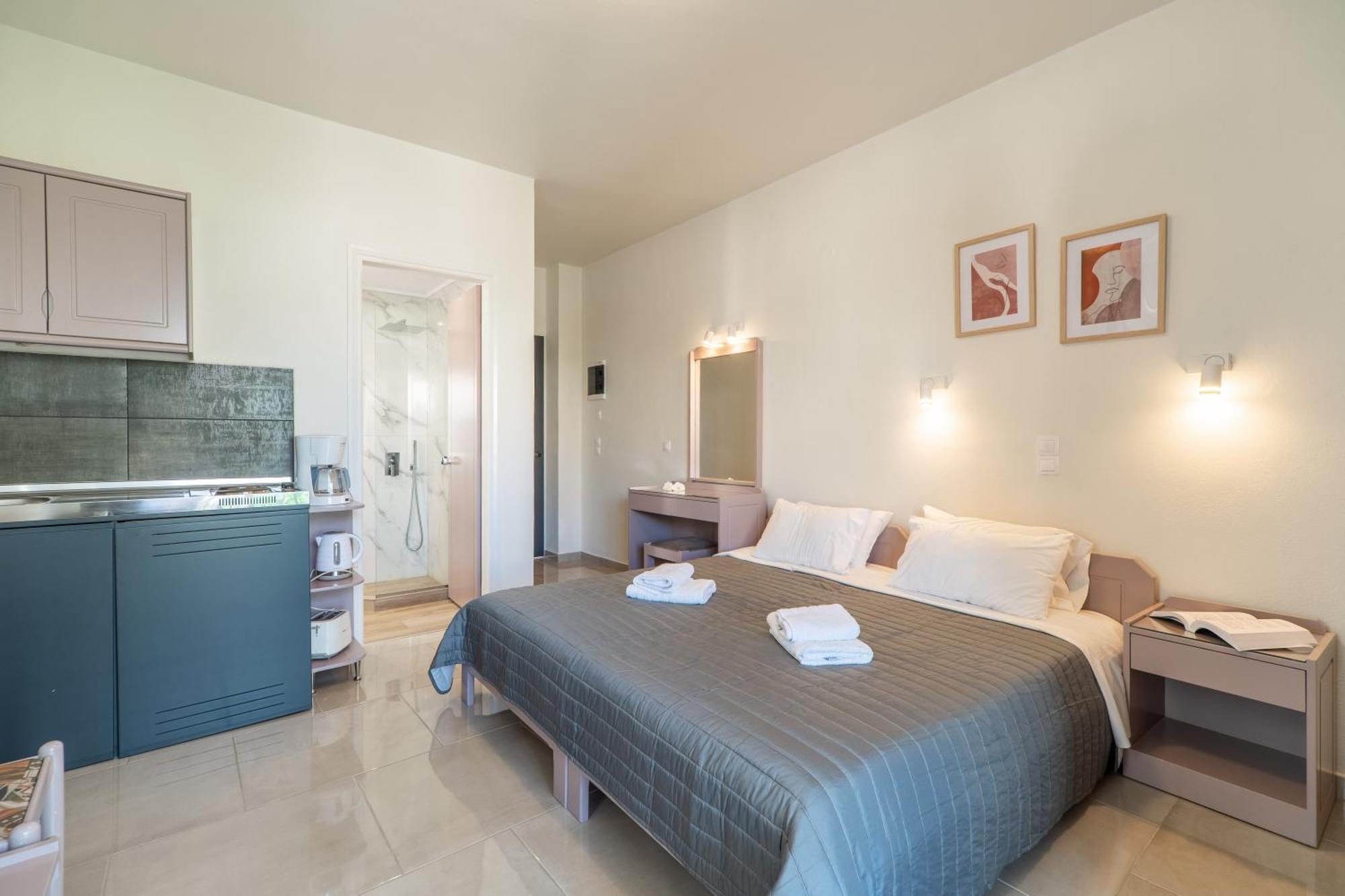 Manos Beachside Apartments Agia Marina Zewnętrze zdjęcie