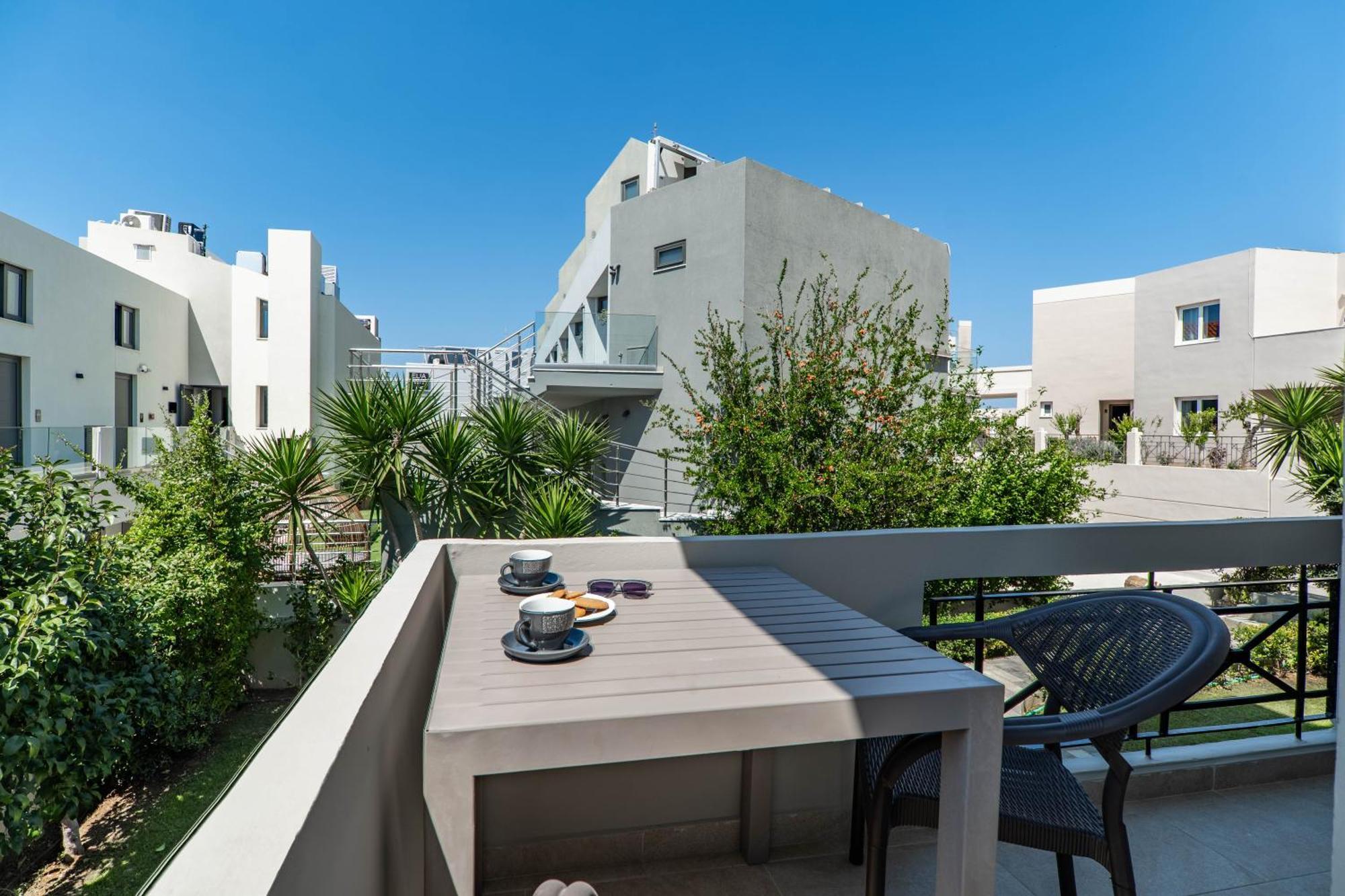 Manos Beachside Apartments Agia Marina Zewnętrze zdjęcie