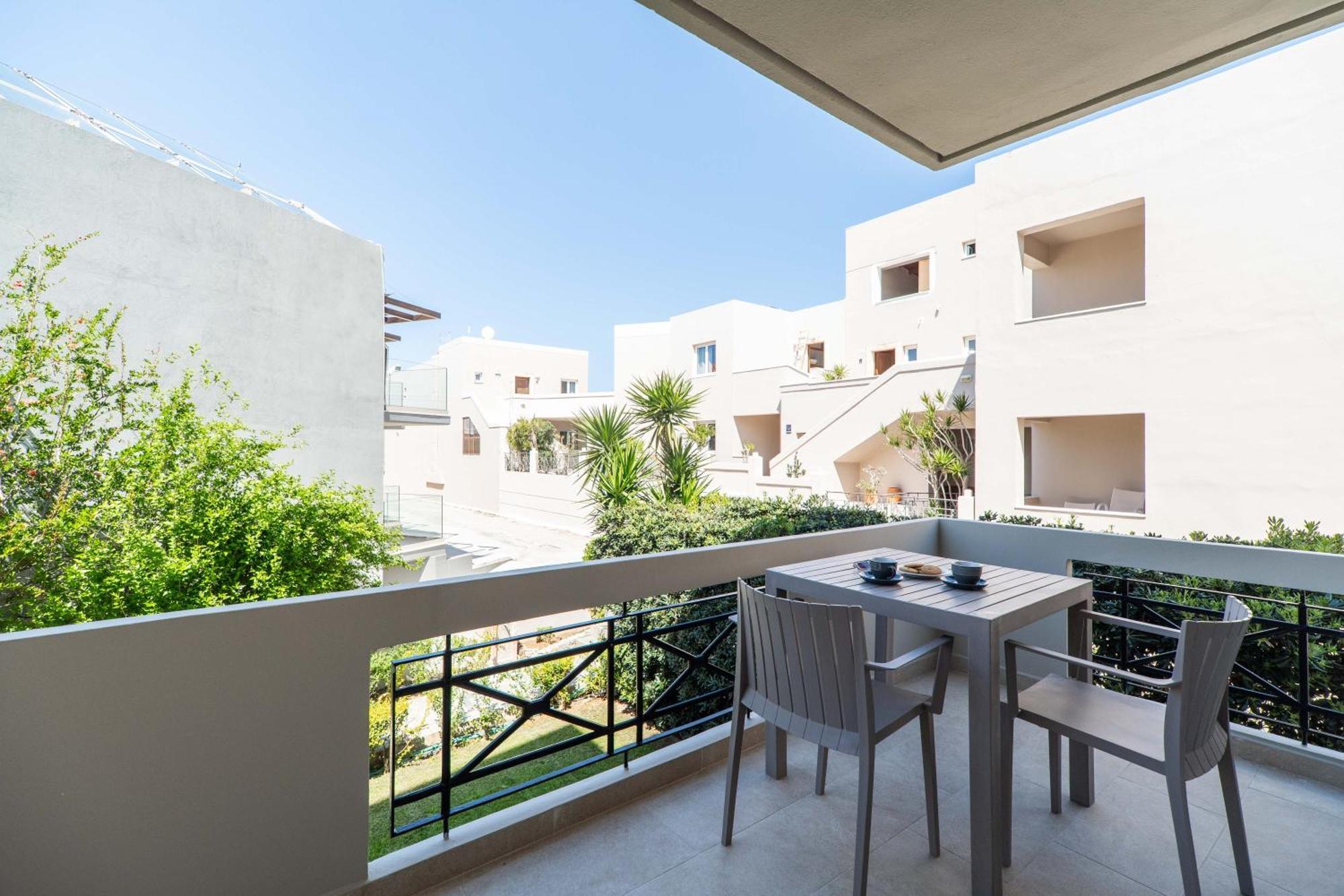 Manos Beachside Apartments Agia Marina Zewnętrze zdjęcie