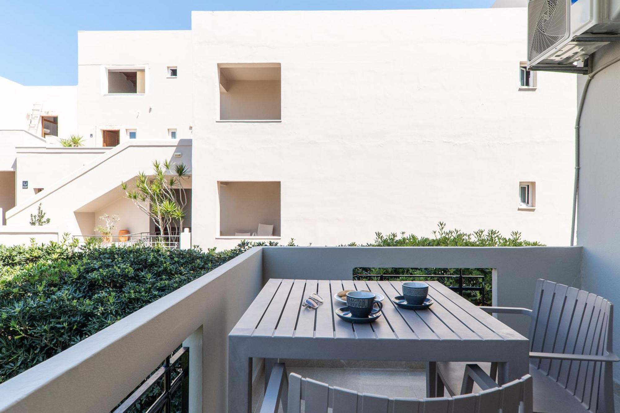 Manos Beachside Apartments Agia Marina Zewnętrze zdjęcie