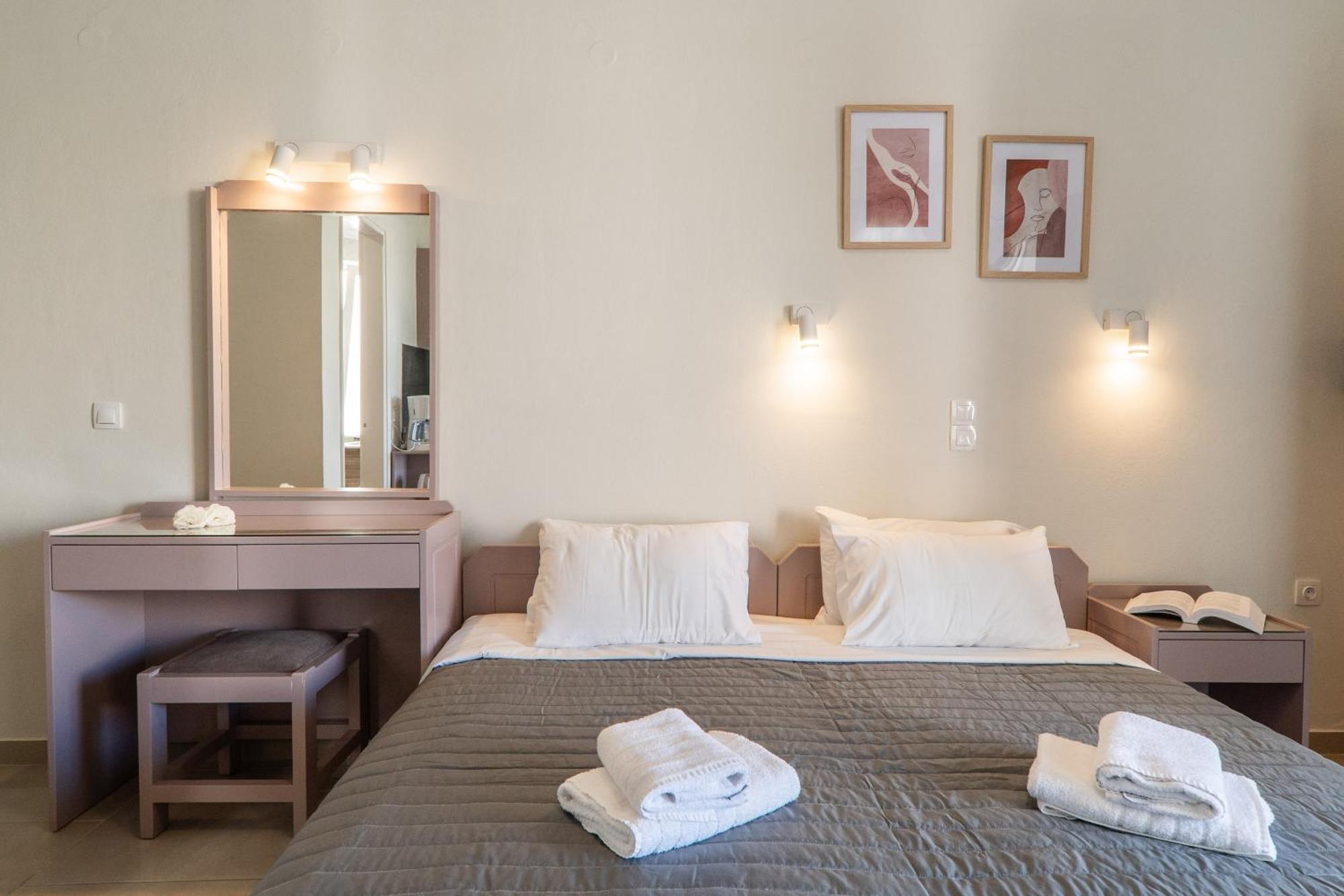 Manos Beachside Apartments Agia Marina Pokój zdjęcie